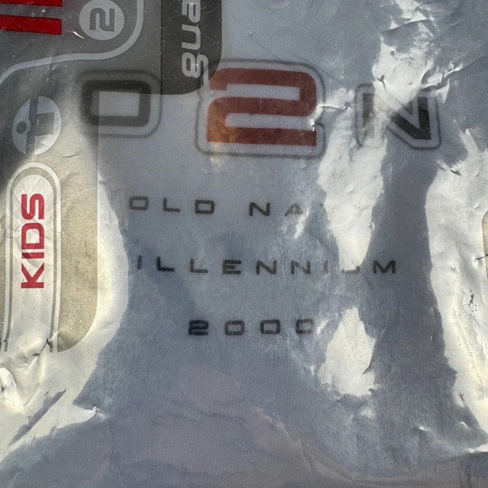 Old Navy Millennium 2000 T-Shirt Y2K Compliant Kids‎ XS/S
